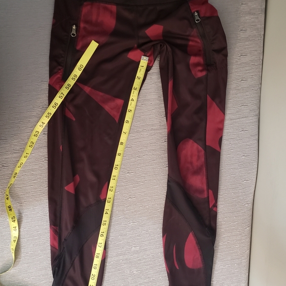 Lululemon Cropped Leggings With Mesh Inserts Size 4 - Picture 13 of 13
